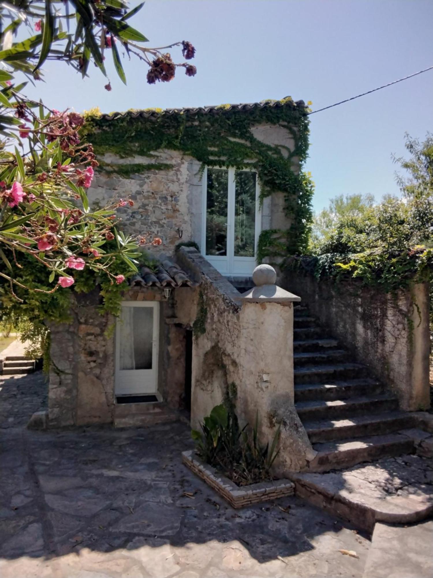 Le Domaine Du Soulier -Gite Et Chambres D'Hotes - La Maison Du Gardien Tornac Kültér fotó